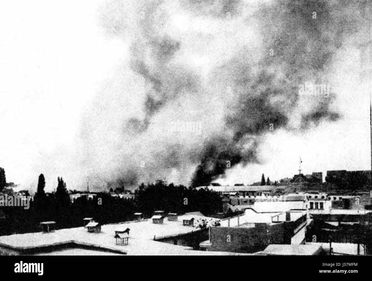 Questa frase francese si riferisce a "Ladies in Flames", che in genere descrive un momento drammatico o di grande impatto nell'arte o nella cultura. Il termine può riferirsi a un evento specifico o a un'opera artistica. Foto Stock