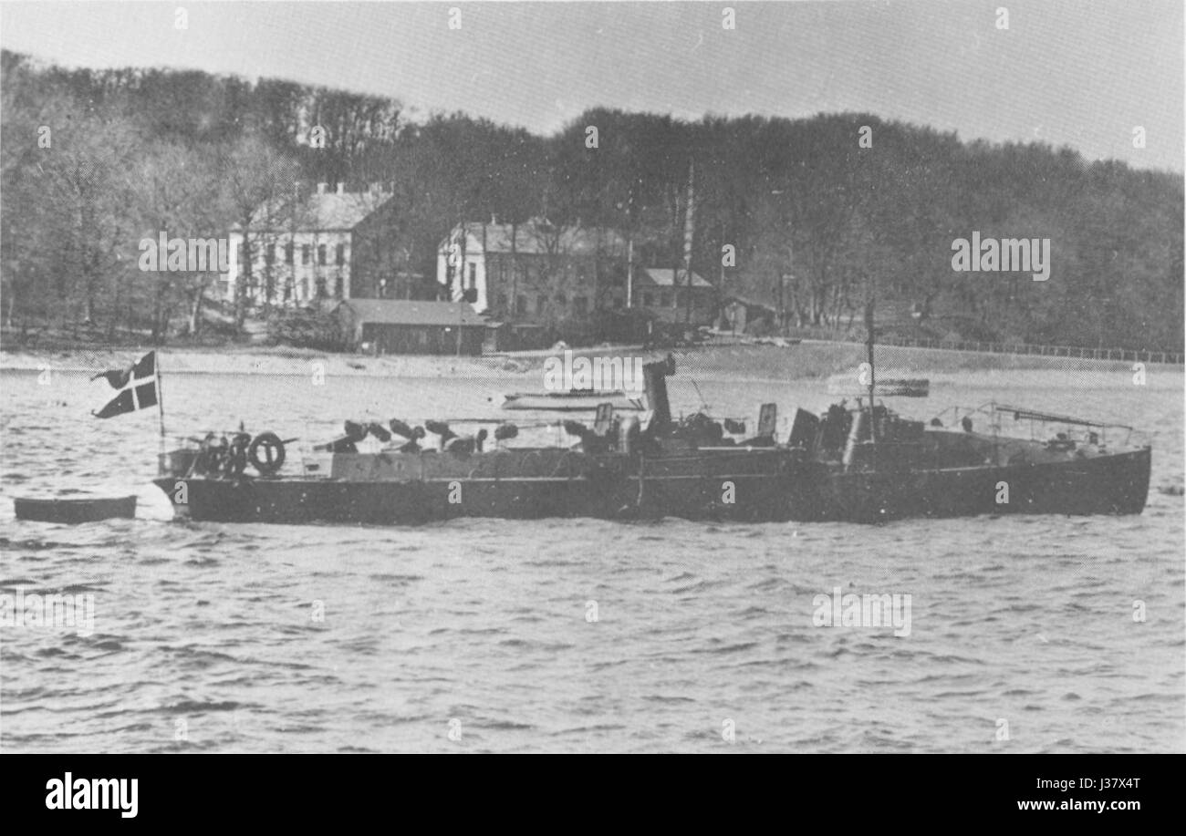 La Danish Torpedo Boat di seconda classe Nr 13 era una nave da guerra utilizzata dalla Marina danese all'inizio del XX secolo. Conosciuta per il suo ruolo nella difesa costiera, fu un'importante nave durante la prima guerra mondiale, fornendo siluri e capacità di guerra navale. Foto Stock