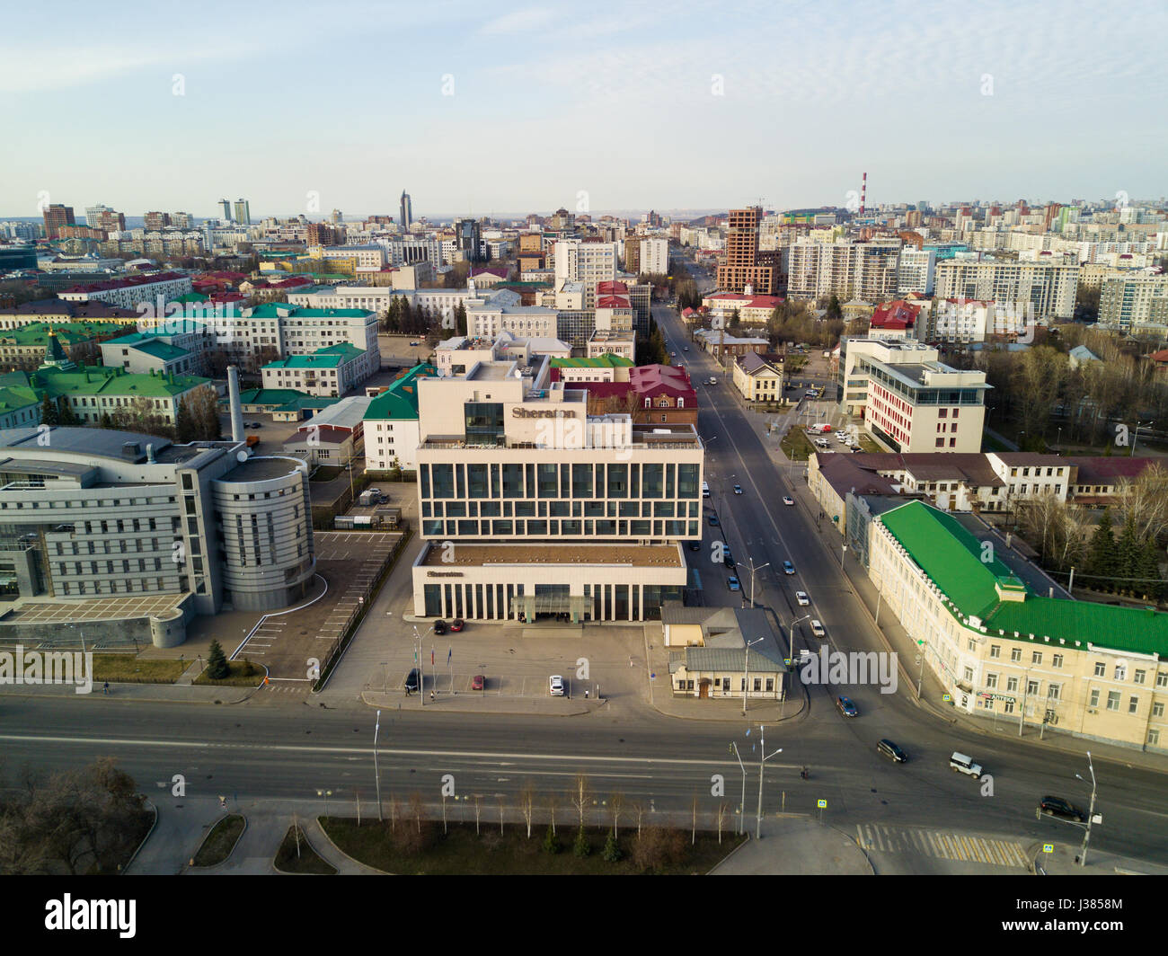 2017 04: il centro culturale della città di Ufa. Vista aerea del Sheraton Hotel Foto Stock