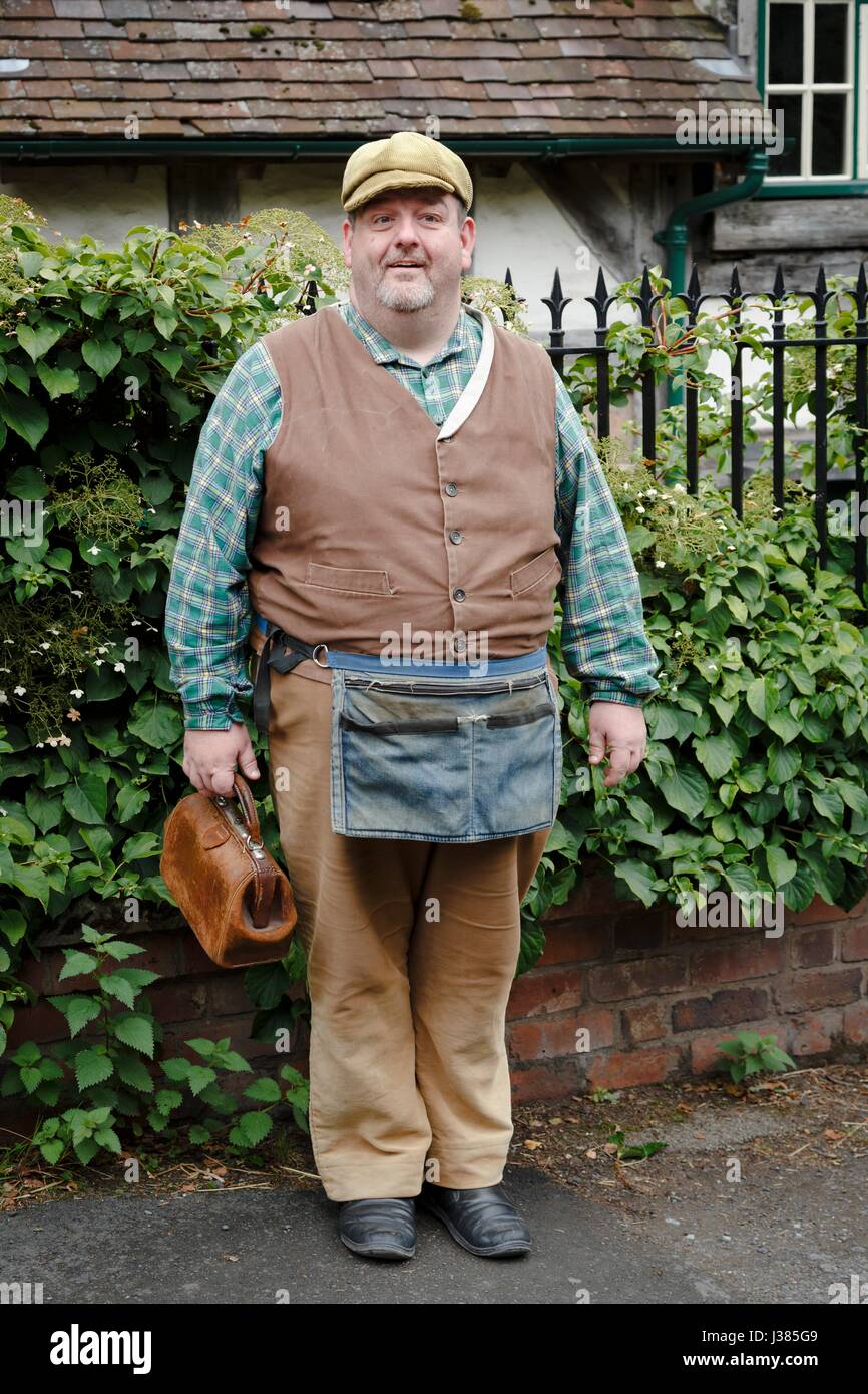 Tradesman in costume tradizionale a Blists Hill museo Vittoriano. Ironbridge, Shropshire, Regno Unito Foto Stock