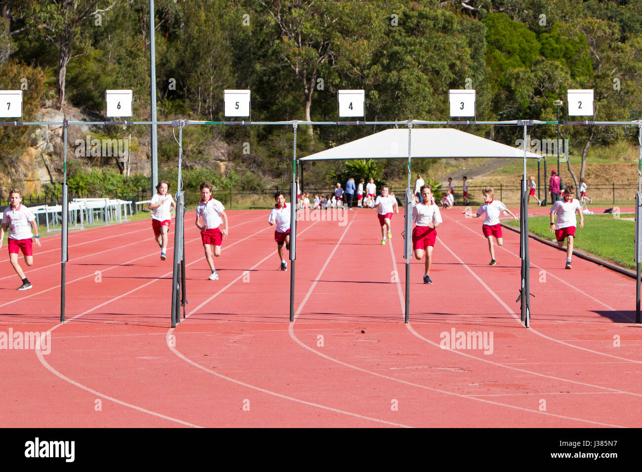 La scuola primaria australian bambini partecipanti nella loro scuola primaria annuale di atletica leggera eventi,Sydney , Australia Foto Stock