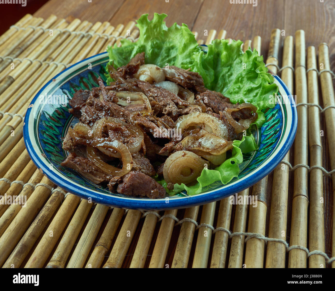 Empal gepuk - Sundanese Indonesiano e dolci fritti speziati piatto di carni bovine Foto Stock