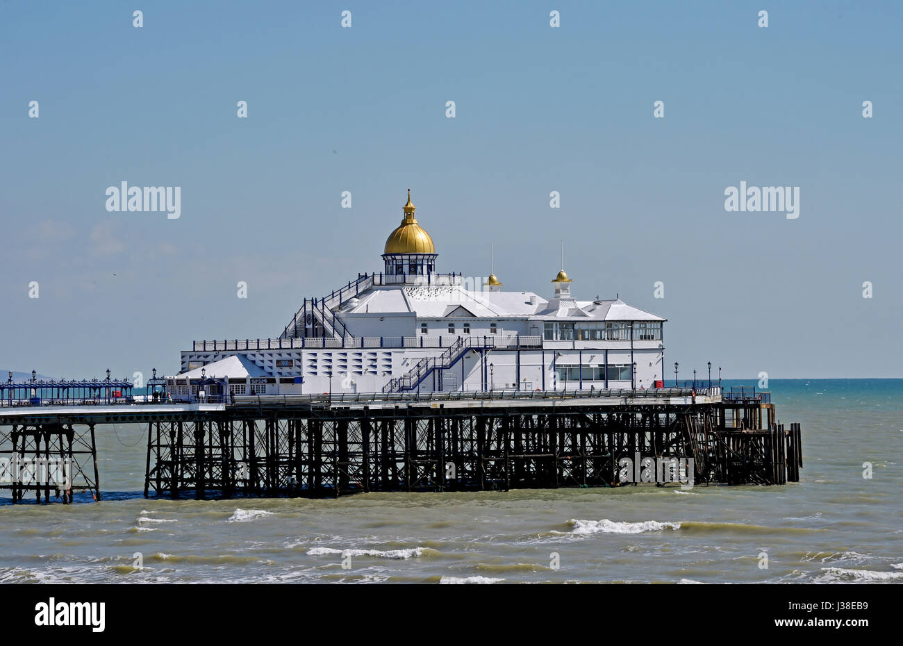 Eastbourne Pier sulla costa sud in East Sussex Regno Unito Foto Stock