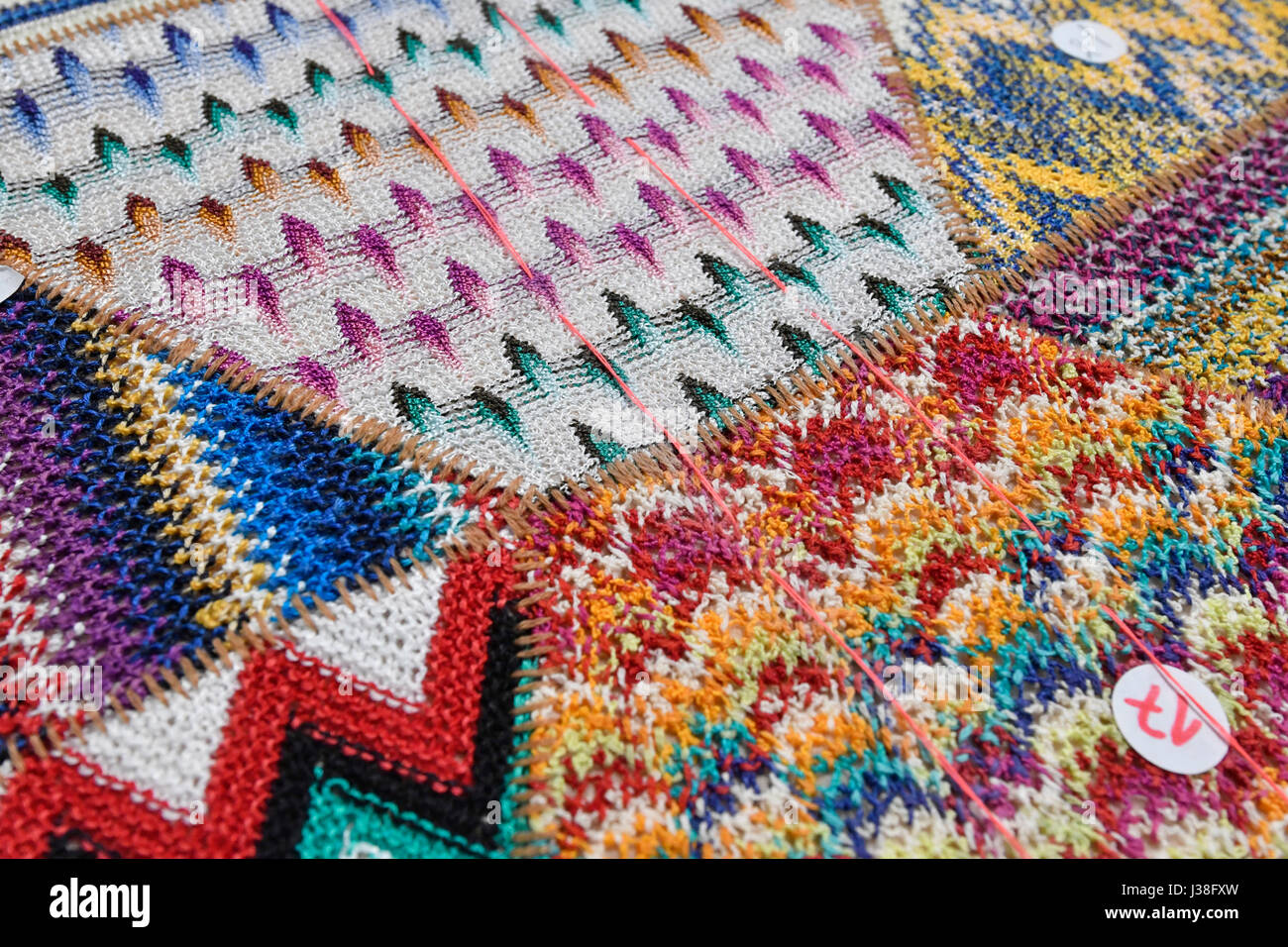 Missoni colorata texture vista alla sede di Sumirago, in Italia. Foto Stock