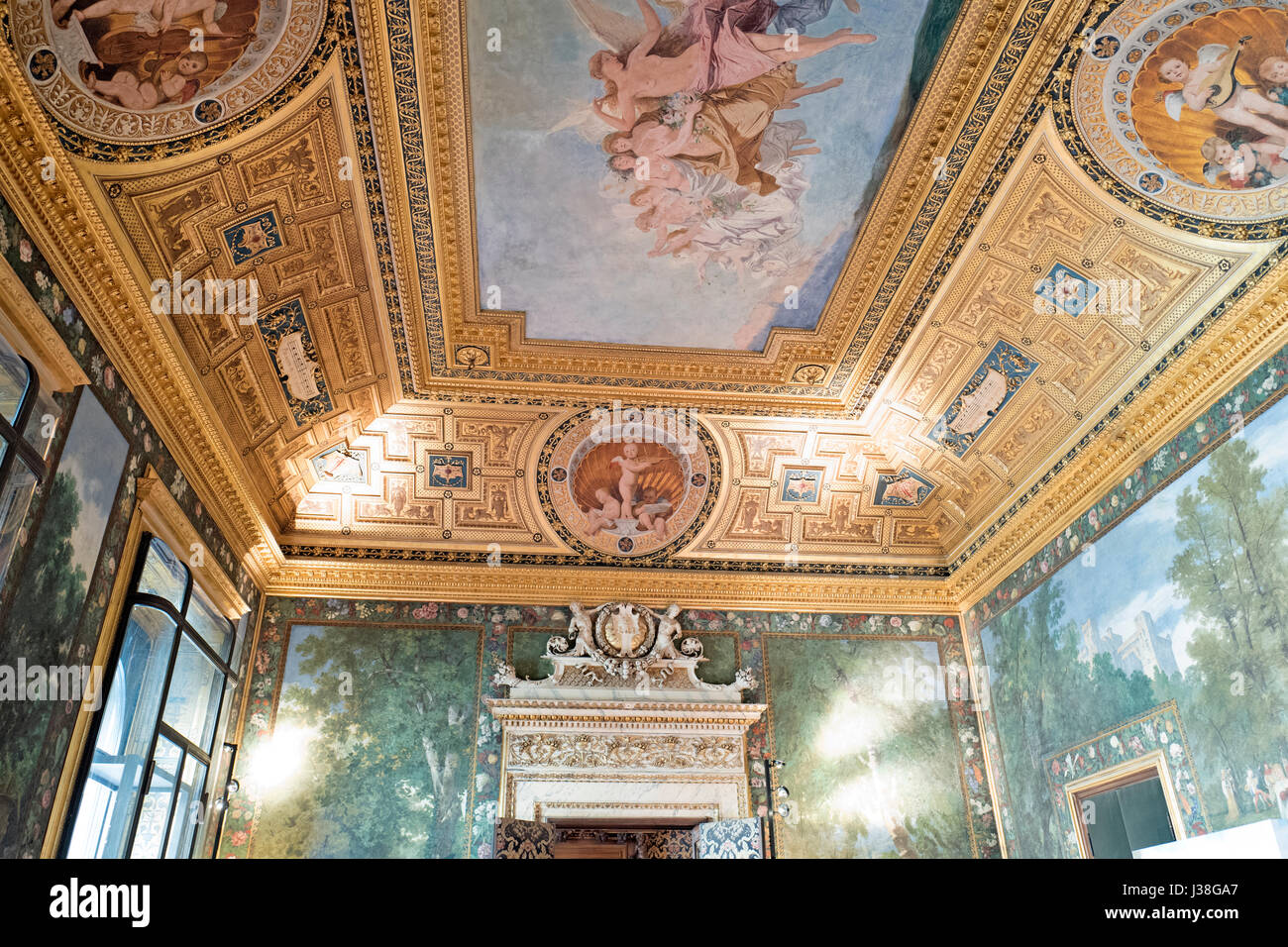 Storico Palazzo Turati's interirors aperto come un Fuori Salone evento, durante il design internazionale fair Salone del Mobile di Milano, Italia. Foto Stock