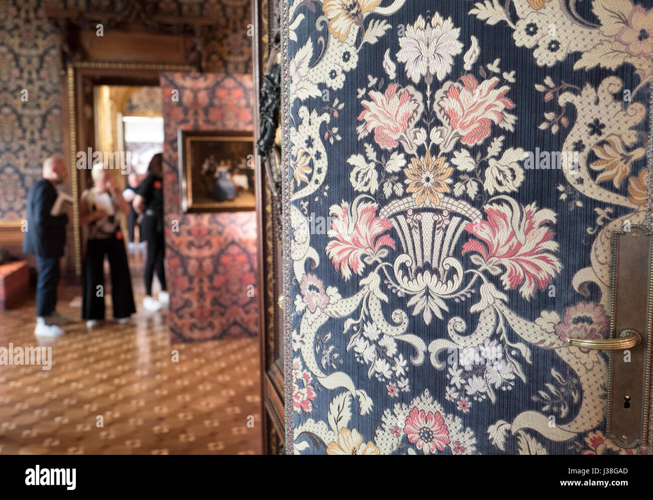 Storico Palazzo Turati's interirors aperto come un Fuori Salone evento, durante il design internazionale fair Salone del Mobile di Milano, Italia. Foto Stock