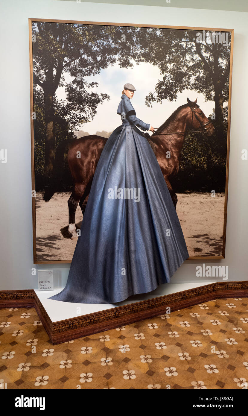 Storico Palazzo Turati's interirors aperto come un Fuori Salone evento, durante il design internazionale fair Salone del Mobile di Milano, Italia. Foto Stock