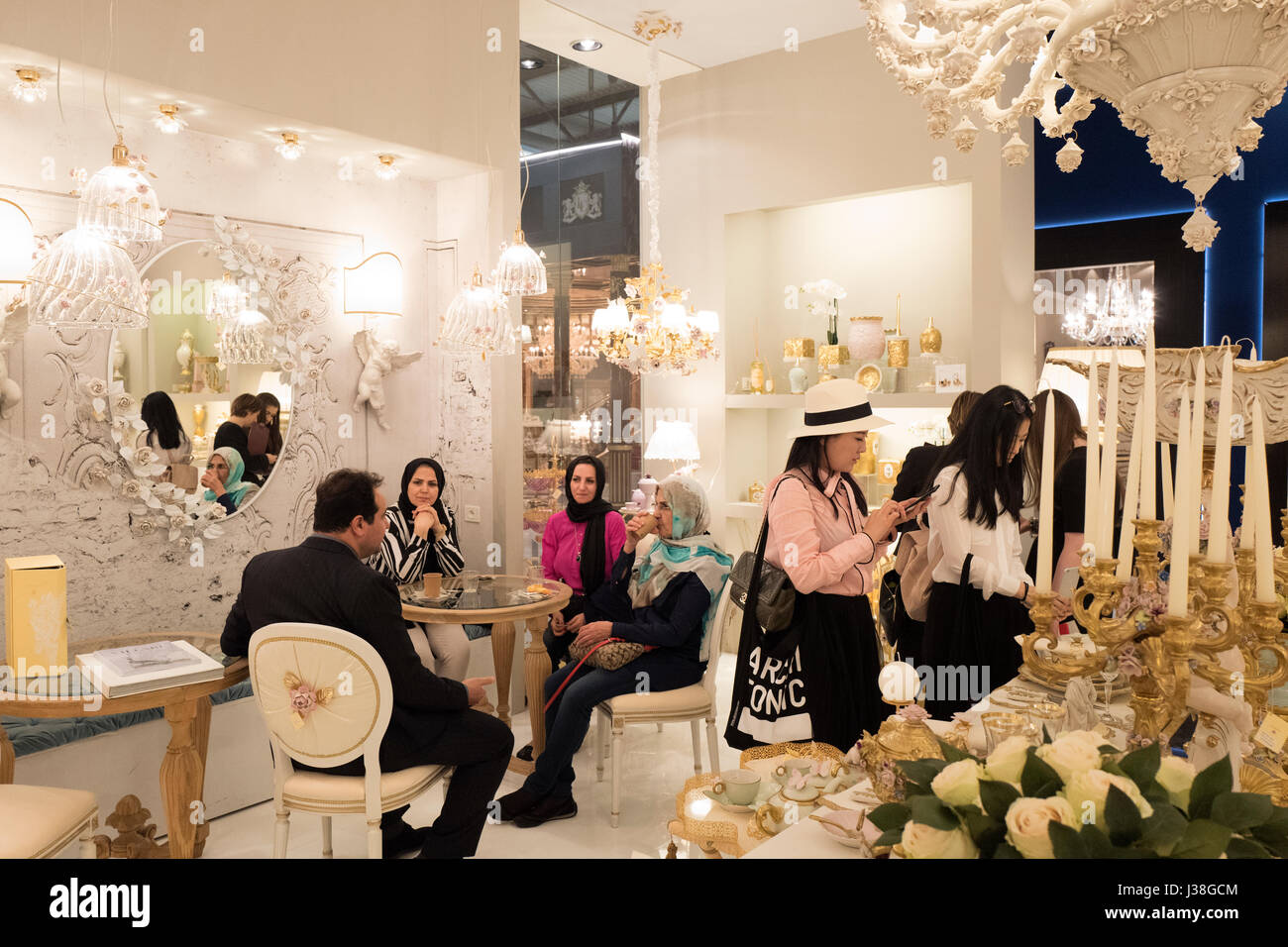 Milano, Aprile 2017: di interior design e arredamento presso l'International design week Salone del Mobile di Milano, Italia. Foto Stock