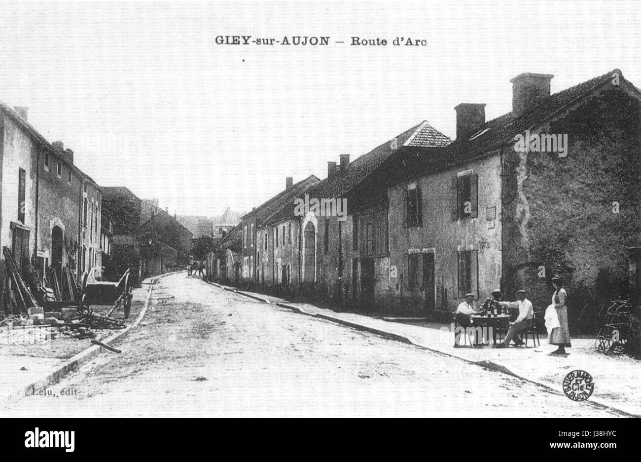 CP Giey-sur-Aujon è un comune della Francia nord-orientale situato nel dipartimento dell'alta Marna. La Route d'Arc è una strada che attraversa il comune, offrendo accesso ai luoghi di interesse locali e alle aree di interesse circostanti. Foto Stock