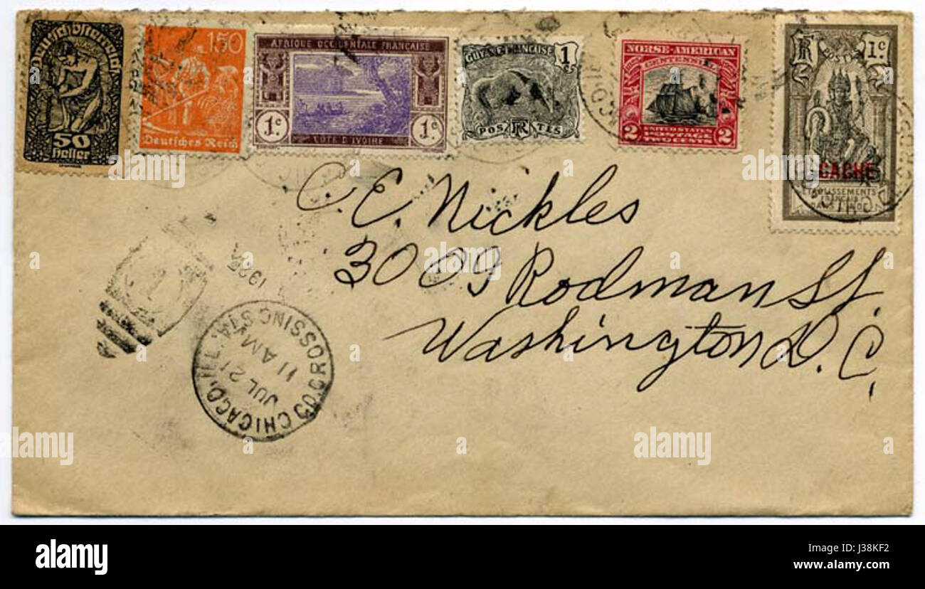 Questa immagine presenta una copertina della collezione filatelica statunitense del 1925, che mostra francobolli e storia postale degli Stati Uniti durante quel periodo. La copertina riflette lo stile e le tendenze del design della filatelia americana dei primi anni del XX secolo. Foto Stock