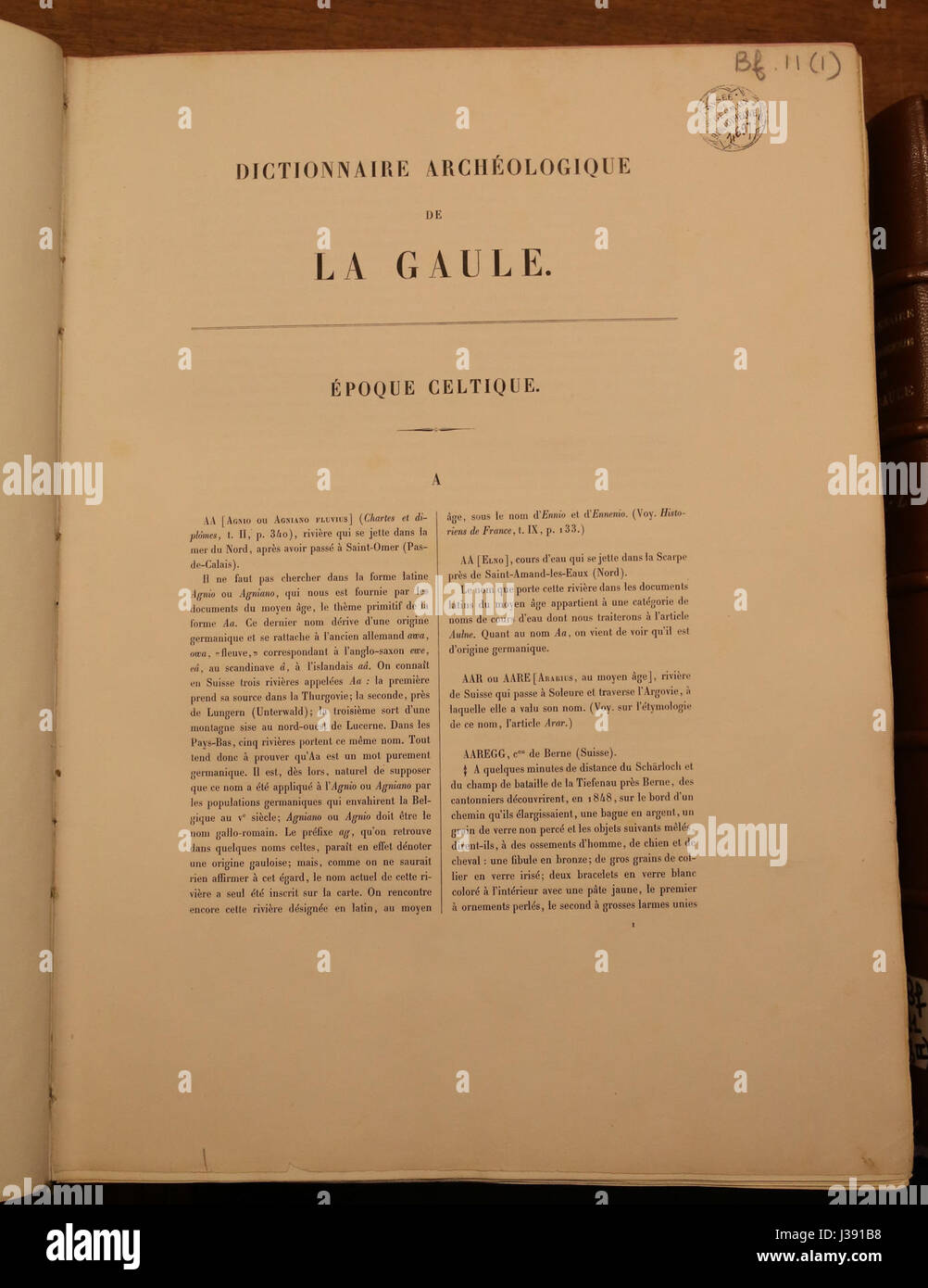 *Dag Dictionnaire 1 A D* è un riferimento a un dizionario o lessico specifico, possibilmente focalizzato su un argomento specializzato. Il lavoro è probabilmente finalizzato a fornire definizioni, descrizioni e spiegazioni dettagliate dei termini all'interno di un particolare campo o disciplina. Foto Stock