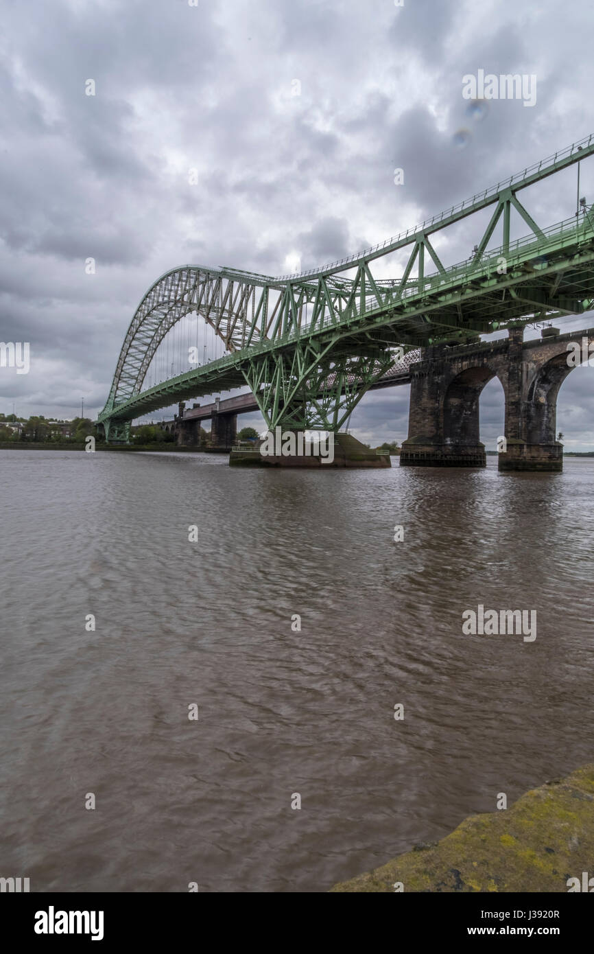 Runcorn rampa e ponti stradali Foto Stock