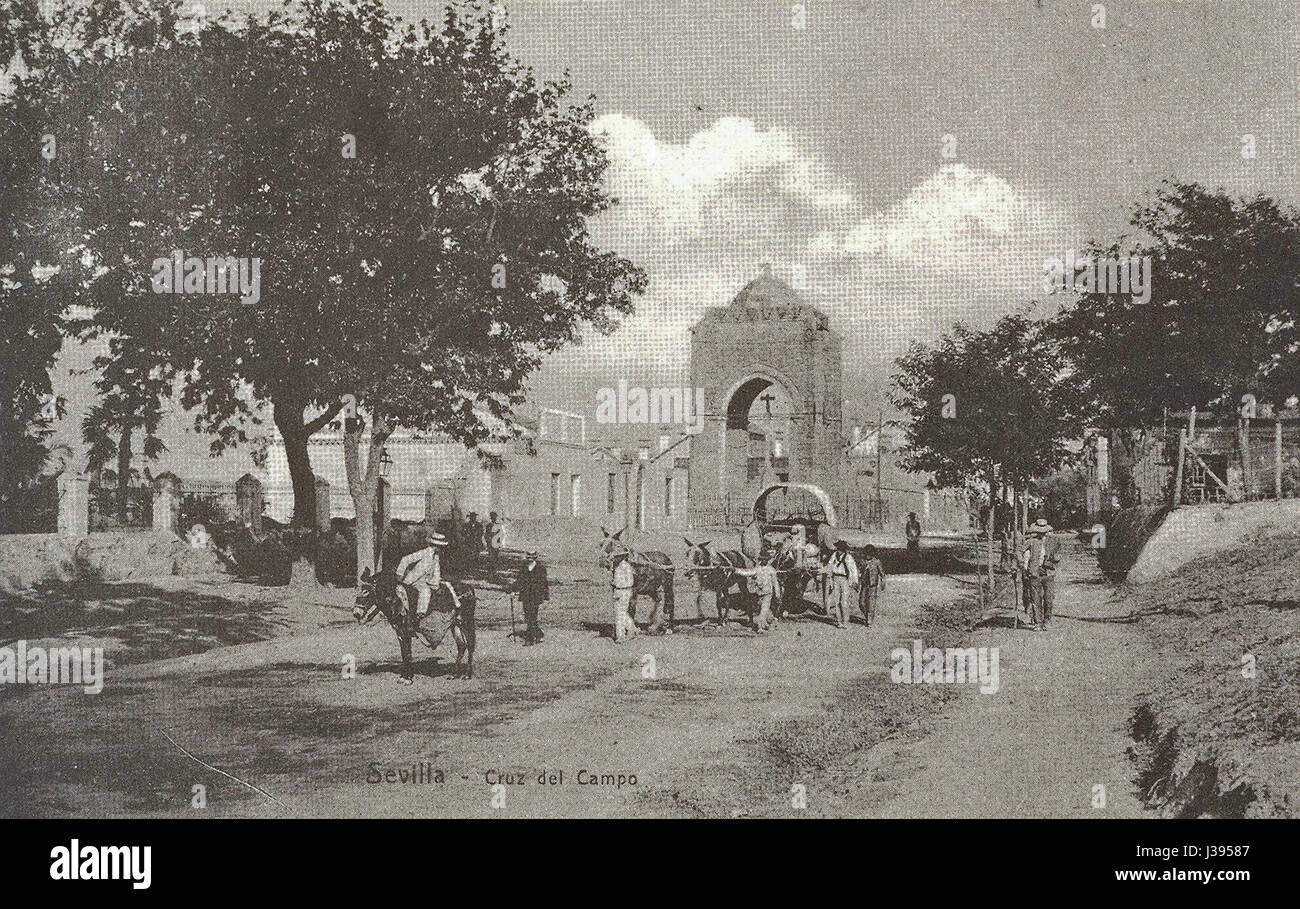 Una tradizionale croce spagnola o latinoamericana, conosciuta come "Cruz del campo", spesso simboleggia il patrimonio religioso o culturale di queste regioni. Foto Stock