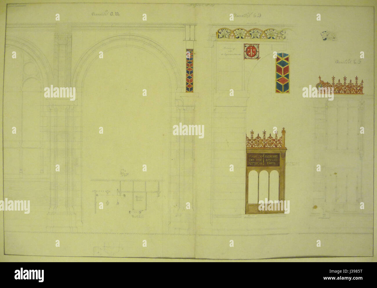 Questo design per la sala centrale e l'ingresso della stazione centrale di Amsterdam, realizzato dall'architetto Pierre Cuypers, mette in mostra la sua inconfondibile miscela di stili architettonici gotici e rinascimentali, creando uno spazio pubblico grande e funzionale. Foto Stock Questo design per la sala centrale e l'ingresso della stazione centrale di Amsterdam, realizzato dall'architetto Pierre Cuypers, mette in mostra la sua inconfondibile miscela di stili architettonici gotici e rinascimentali, creando uno spazio pubblico grande e funzionale. Foto Stock