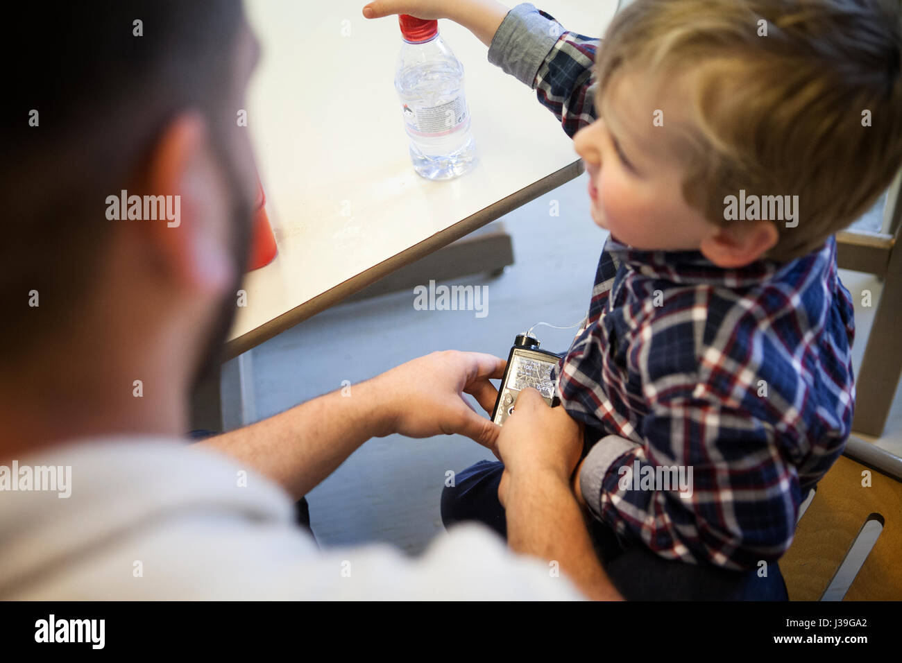 Bambino con diabete Foto Stock