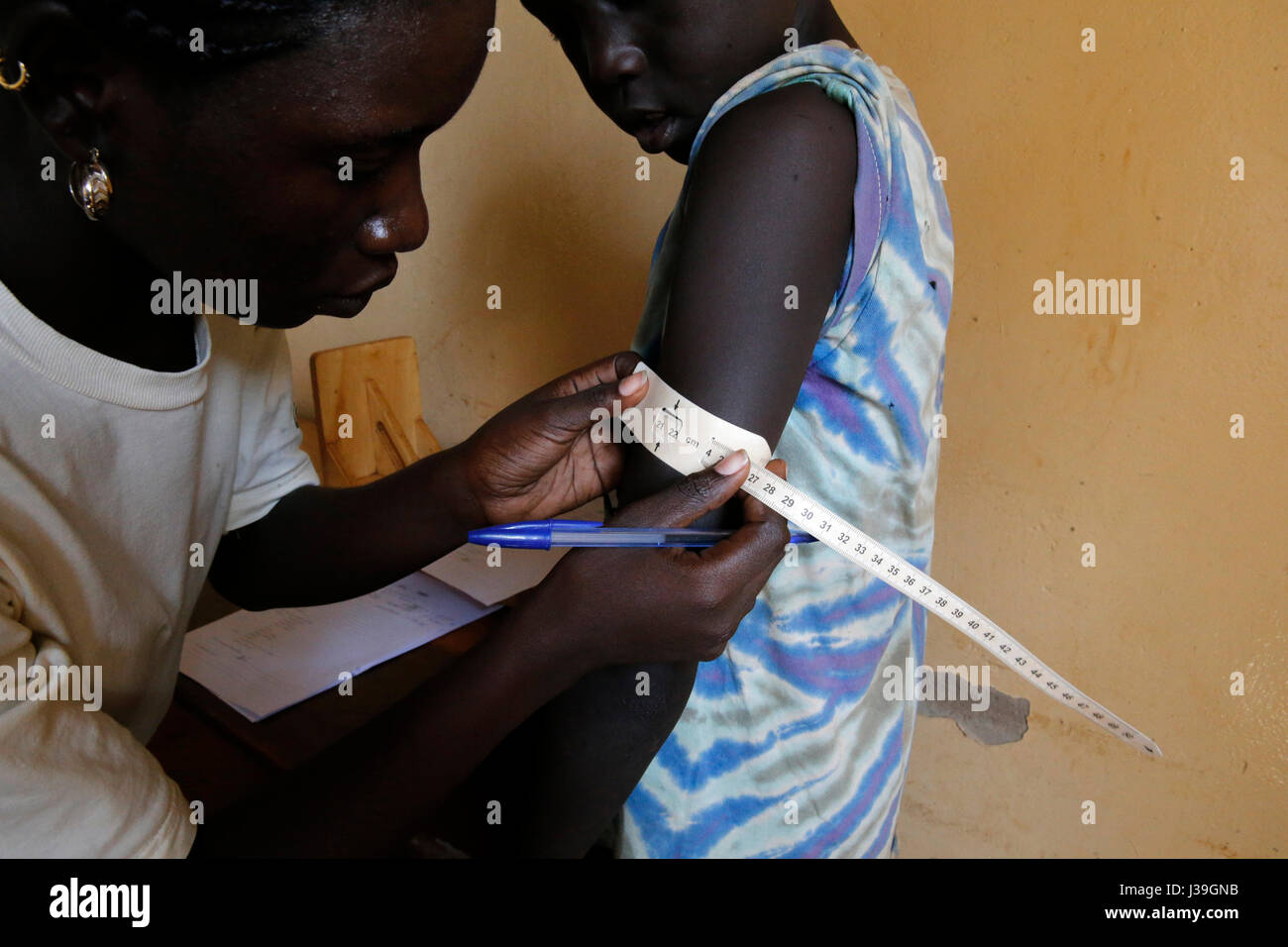 Kiryangondo Refugee Camp. malnutrizione prevenzione programma eseguito dalla preoccupazione in tutto il mondo. Foto Stock