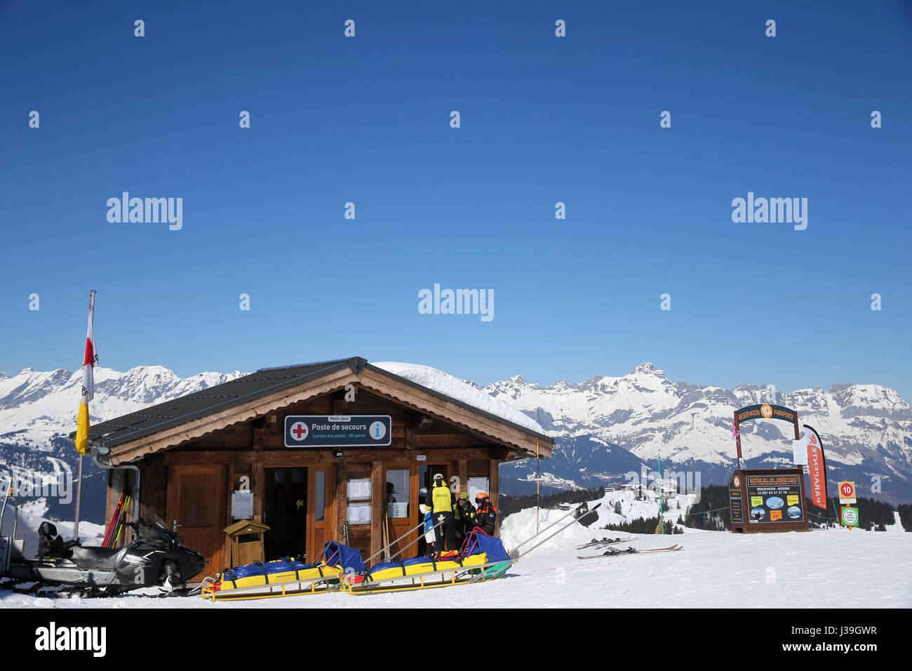 Le alpi francesi. mont-Blanc massiccio. ski patrol. Foto Stock