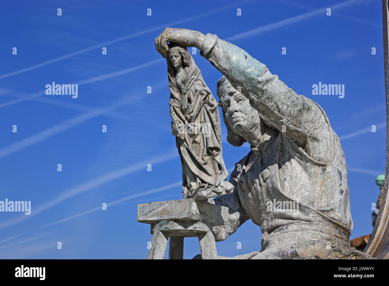 Deutschland, Unterfranken, in der Altstadt von Wuerzburg, figura des Tilman Riemenschneider am Frankoniabrunnen vor der W??rzburger Residenz, UNESCO Foto Stock