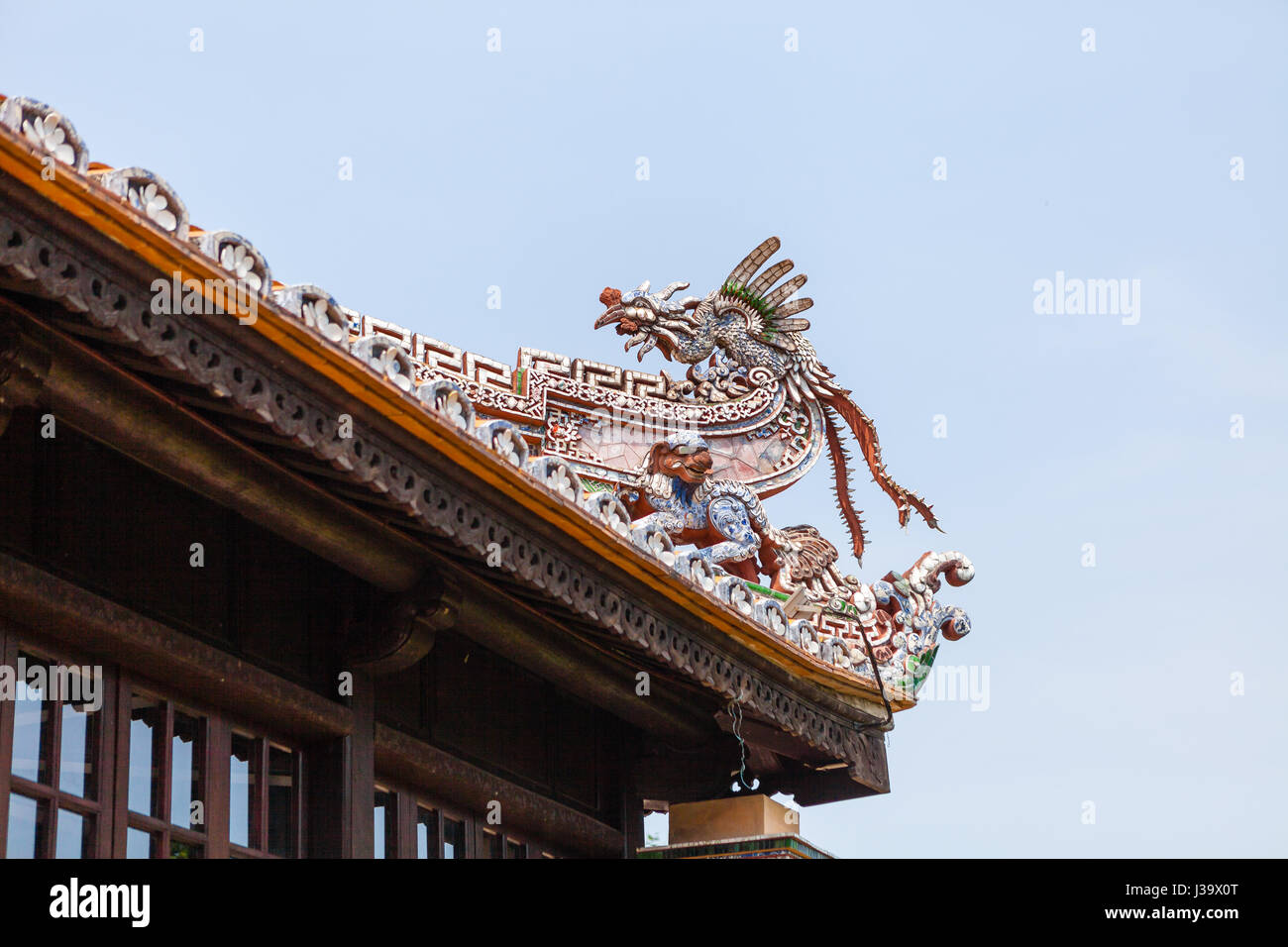 Tetto decorativo termina, Città Imperiale, Tonalità Vietnam Imperial Palace, tonalità, Vietnam Foto Stock