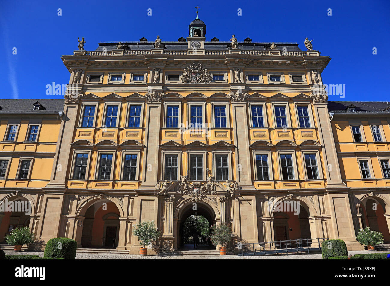 Deutschland, Unterfranken, in der Altstadt von Wuerzburg, im Innenhof des Juliussspitals Foto Stock