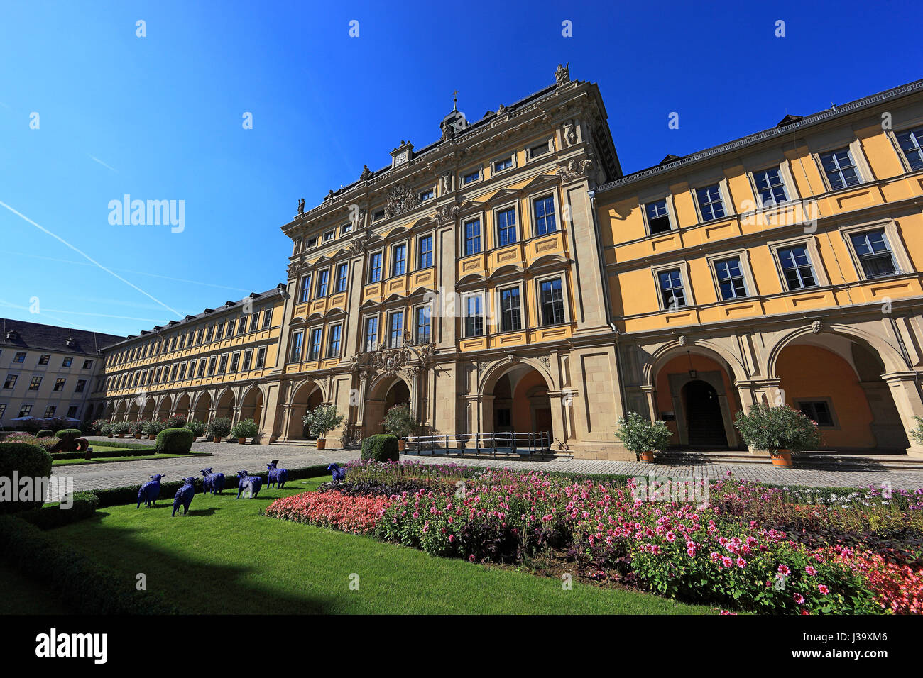 Deutschland, Unterfranken, in der Altstadt von Wuerzburg, im Innenhof des Juliussspitals Foto Stock