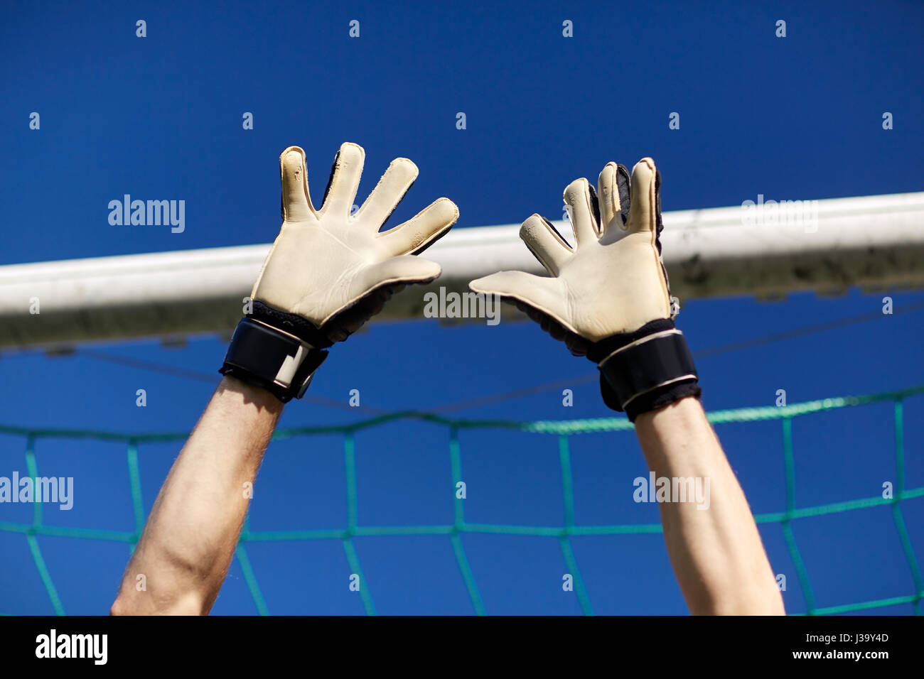 Il portiere o il giocatore di calcio al calcio obiettivo Foto Stock