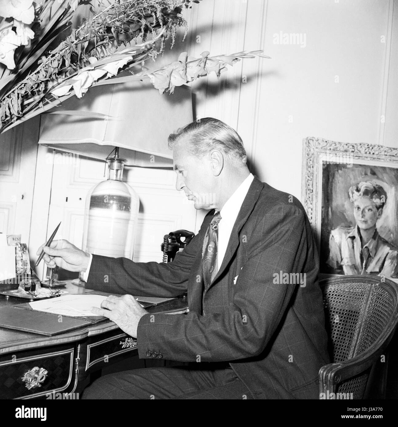 Attore americano Gary Cooper. Egli è a Parigi per giocare nel film "Arianna" diretto da Billy Wilder. 1957 Foto Stock