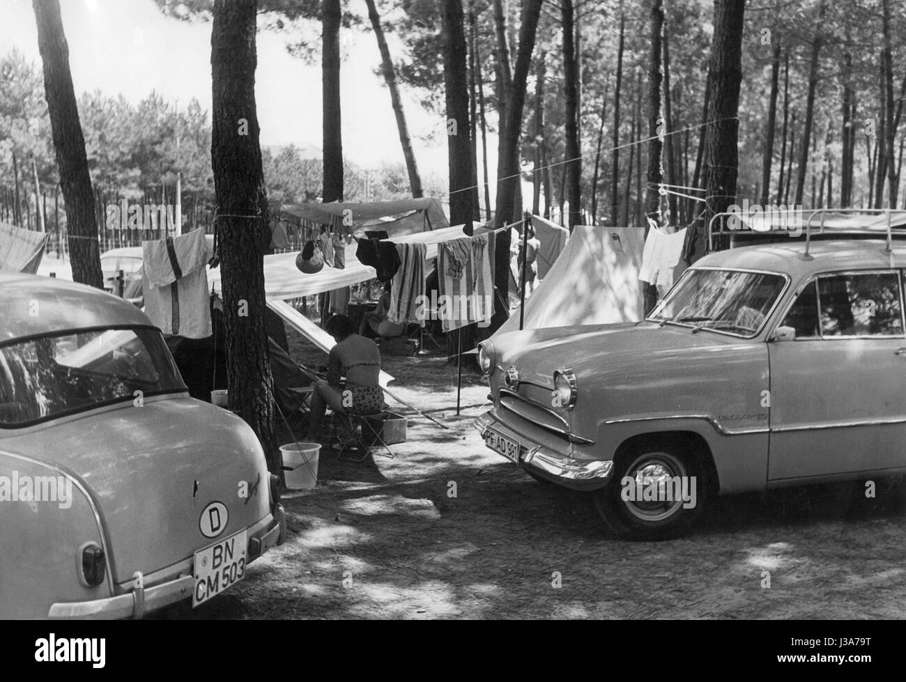 Campeggio sul Mare Adriatico, circa 1956 Foto Stock