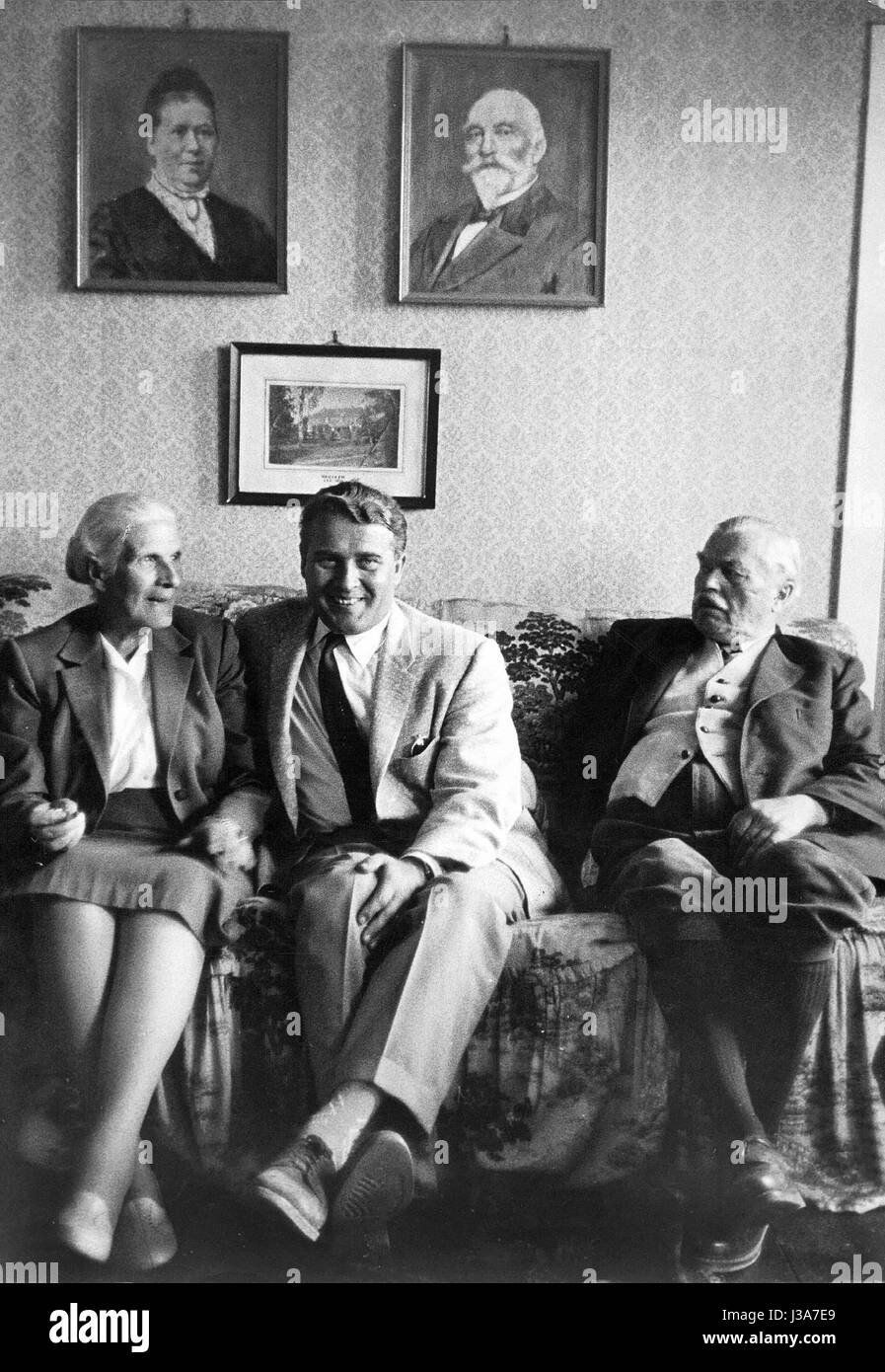 Wernher von Braun con i suoi genitori, 1958 Foto Stock