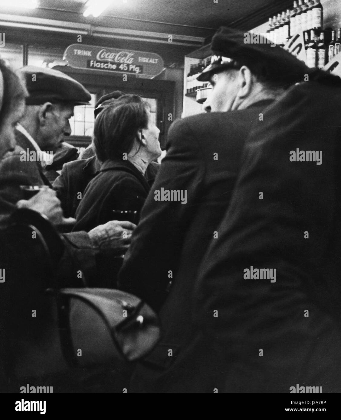 Gli ospiti in un bar di St Pauli, 1956 Foto Stock