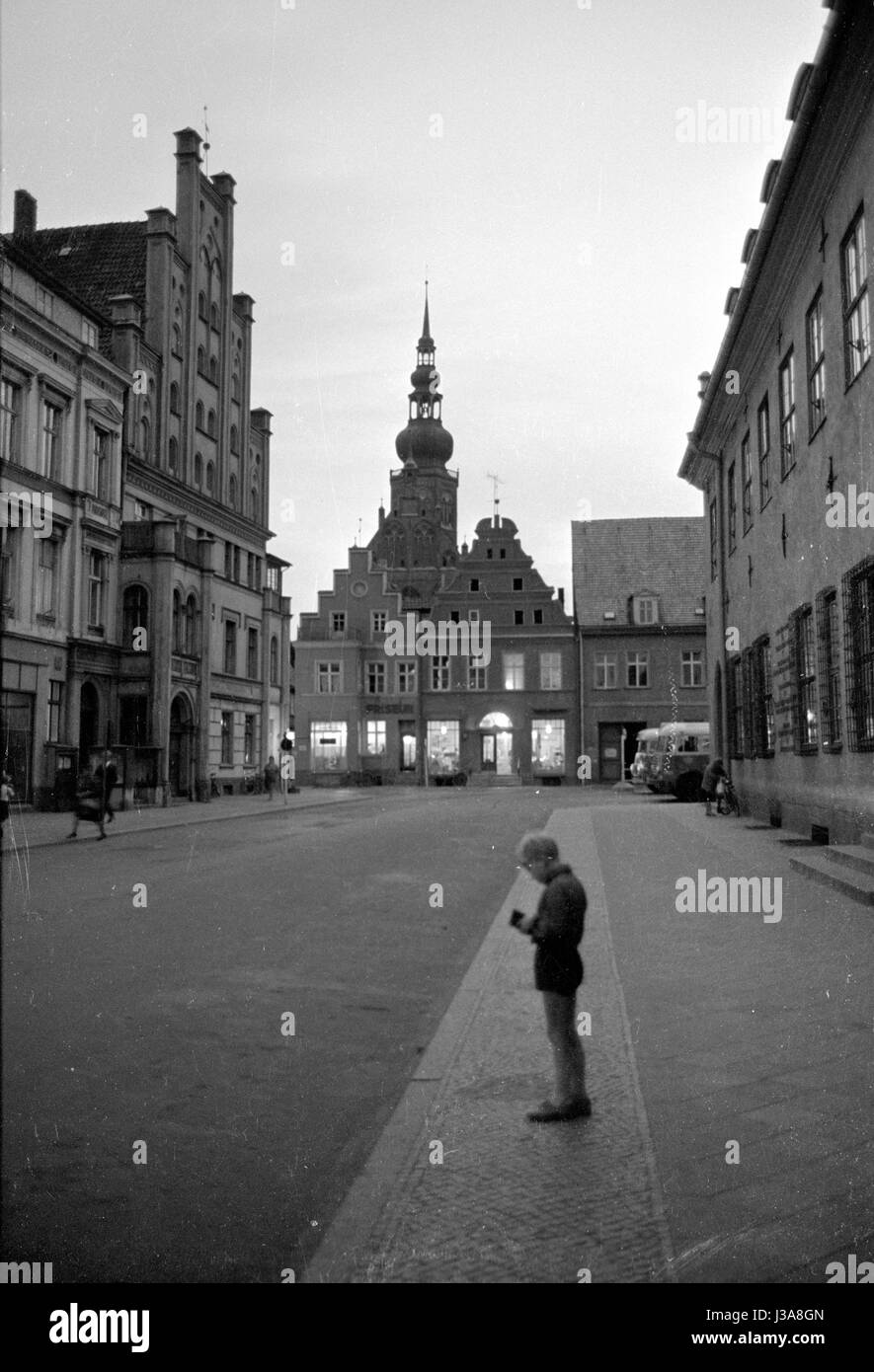 Vista da Greifswald Piazza del Mercato sulla cattedrale, 1963 Foto Stock