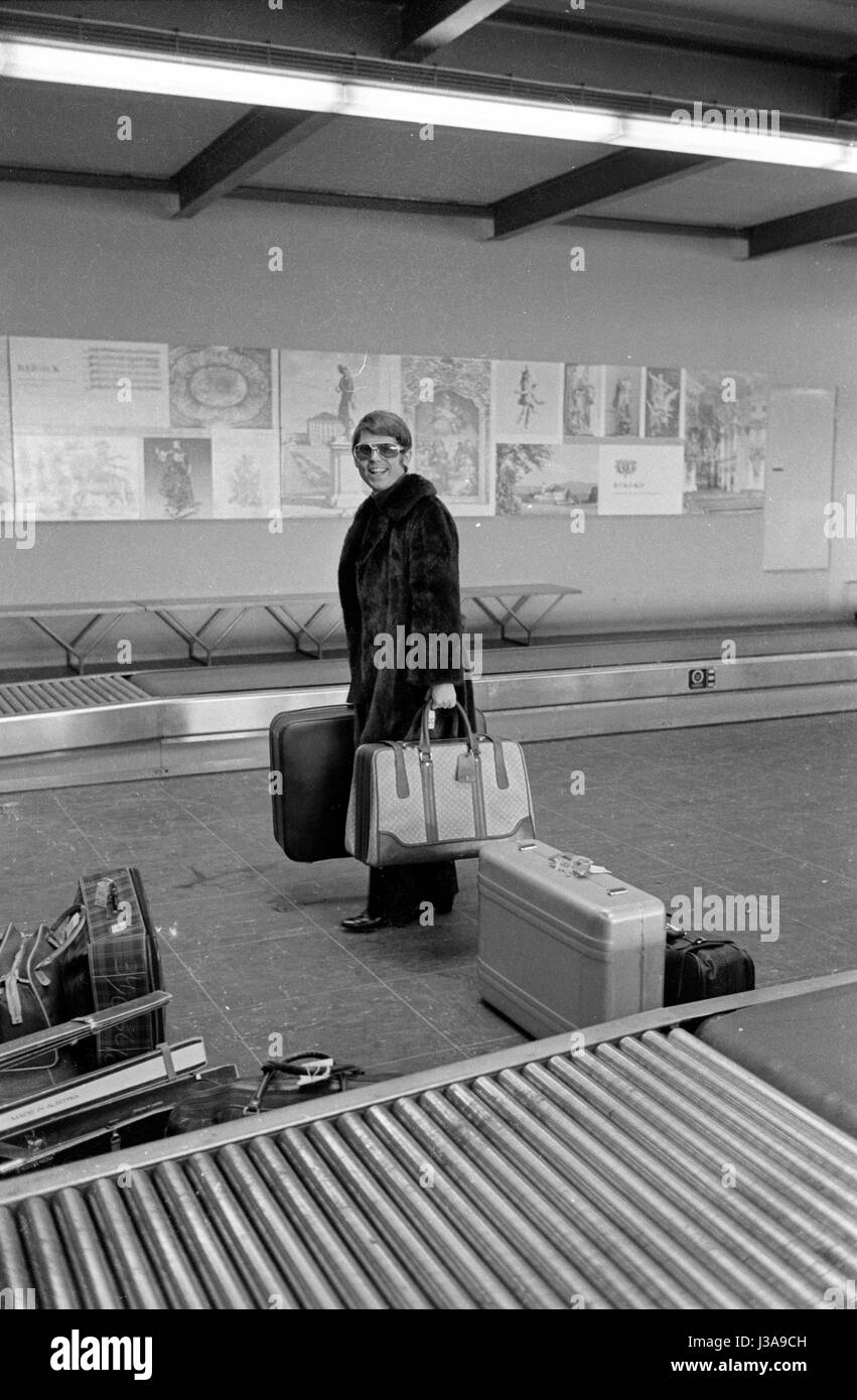 Il cantante spagnolo Raphael al-Riem aeroporto, 1976 Foto Stock