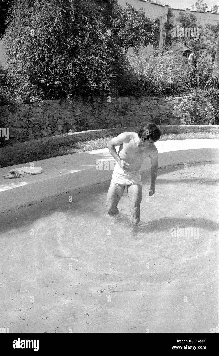 Gerd Mueller nella piscina dell'alloggio del team tedesco in Messico, 1973 Foto Stock