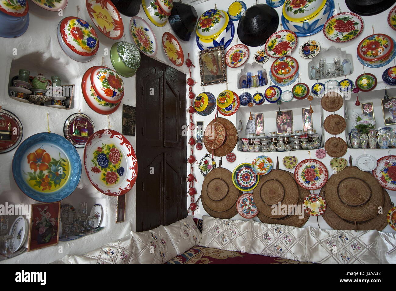Parete tradizionale decor in una casa di Harar, Etiopia Foto Stock