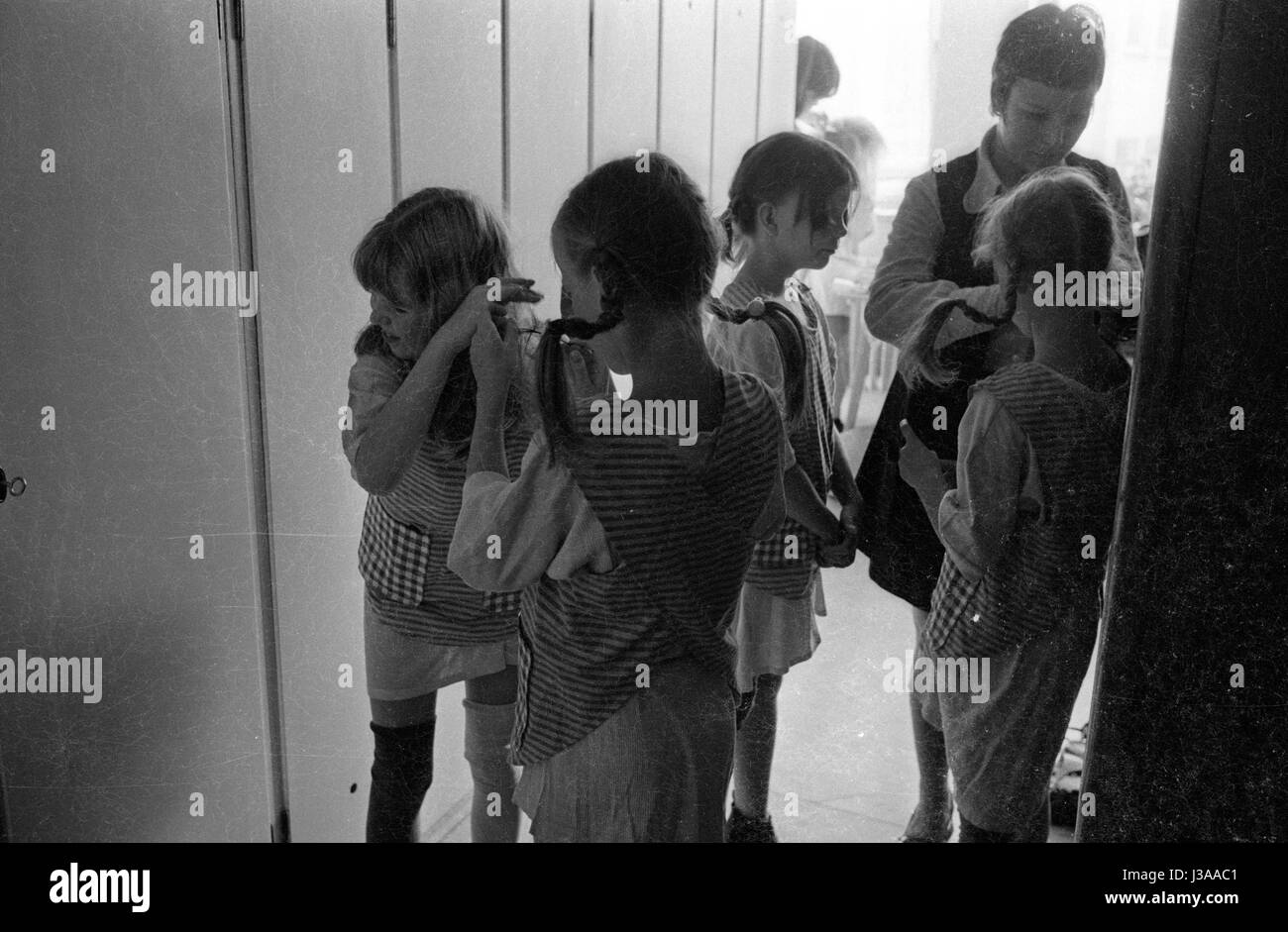 " I partecipanti del ''Pippi Calzelunghe".'' concorrenza nel camerino, 1970 " Foto Stock