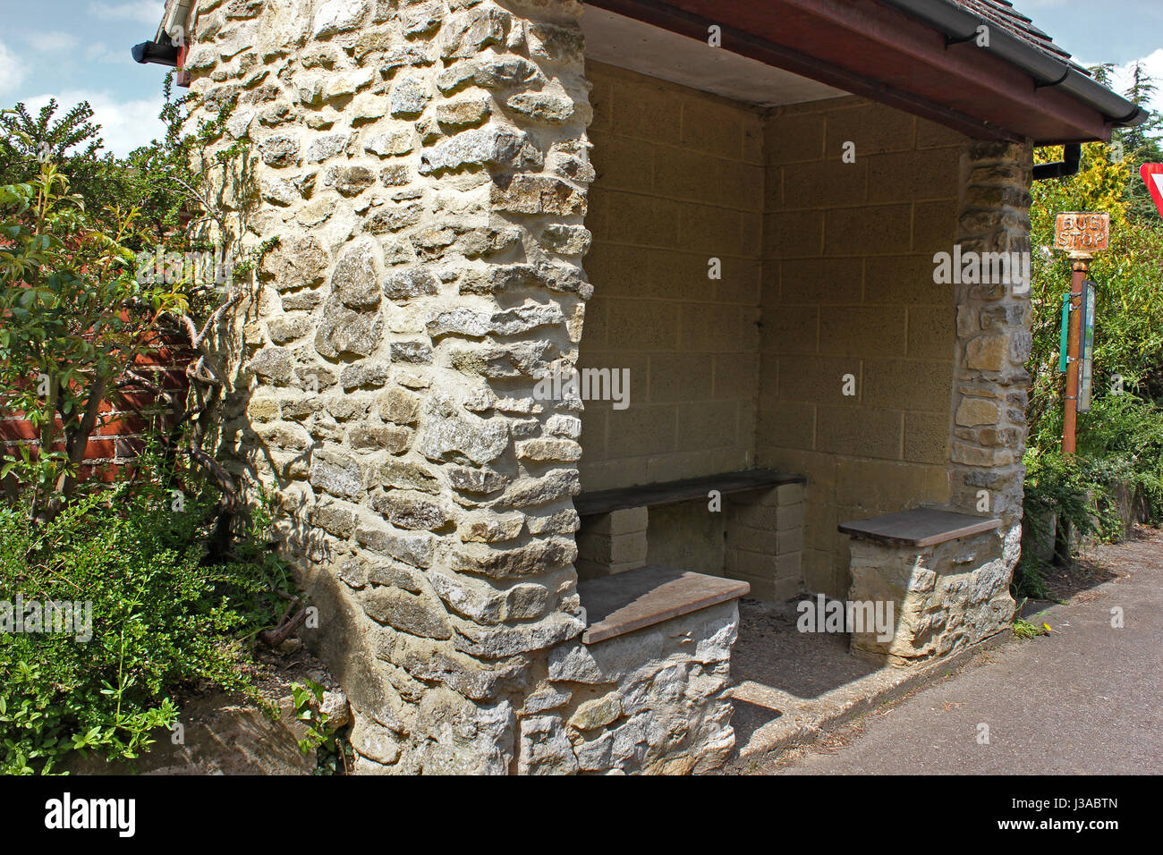 Bus di pietra shelter , Oxford Road , Garsington , Oxford Foto Stock