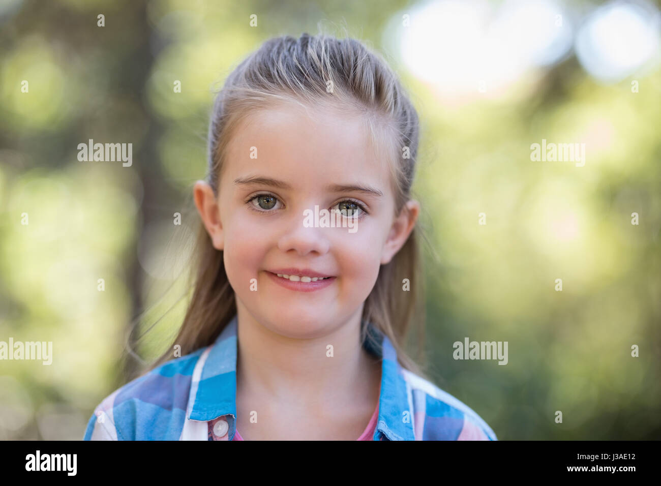 Close up ritratto di sorridente bambina Foto Stock