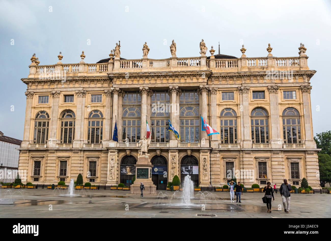 Torino, Italia - 14 giugno 2016: Royal Palace (Palazzo Madama e casaforte degli Acaja) a Torino, Italia settentrionale. Popolare attrazione turistica Foto Stock