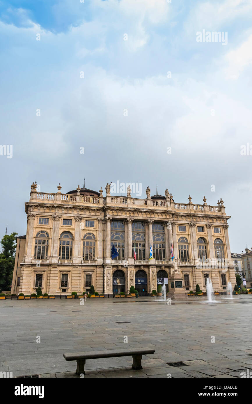 Torino, Italia - 14 giugno 2016: Royal Palace (Palazzo Madama e casaforte degli Acaja) a Torino, Italia. Aggiunto al patrimonio mondiale Unesco elenco come una pa Foto Stock