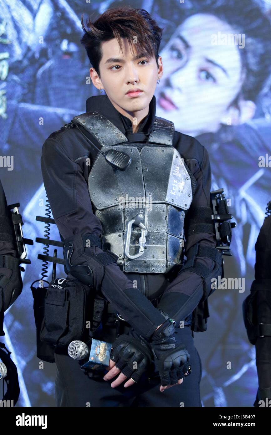 Pechino, Cina. 04 Maggio, 2017. Kris Wu e Zhao Liying partecipare alla conferenza di produzione del reality show 72th piano a Pechino in Cina il 04 maggio, 2017.(foto di TPG) Credito: TopPhoto/Alamy Live News Foto Stock