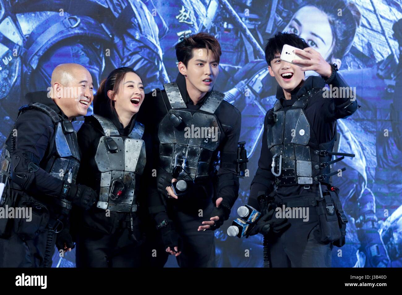 Pechino, Cina. 04 Maggio, 2017. Kris Wu e Zhao Liying partecipare alla conferenza di produzione del reality show 72th piano a Pechino in Cina il 04 maggio, 2017.(foto di TPG) Credito: TopPhoto/Alamy Live News Foto Stock