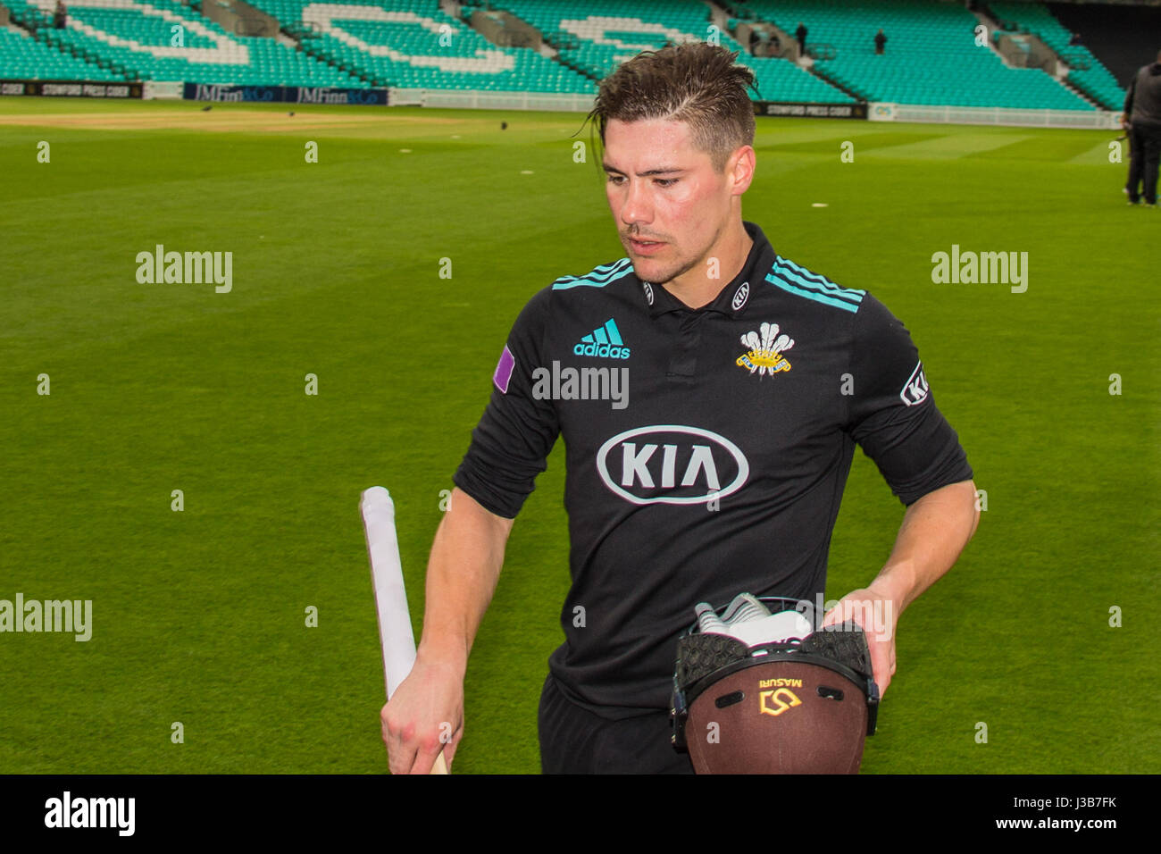 Londra, Regno Unito. Il 5 maggio, 2017. Il 5 maggio, 2017. Rory Burns 67 non fuori alla battuta per Surrey. Surrey v Middlesex in Royal London One-Day Cup al ovale nel sud di Londra. David Rowe/Alamy Live News Foto Stock