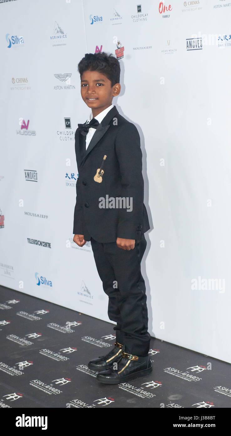 Londra, Regno Unito. Il 5 maggio 2017. Sunny Pawar assiste il 7° Asian Awards 2017 a Hilton Hotel di Park Lane. Credito : Michael Tubi/ Alamy Live News Foto Stock