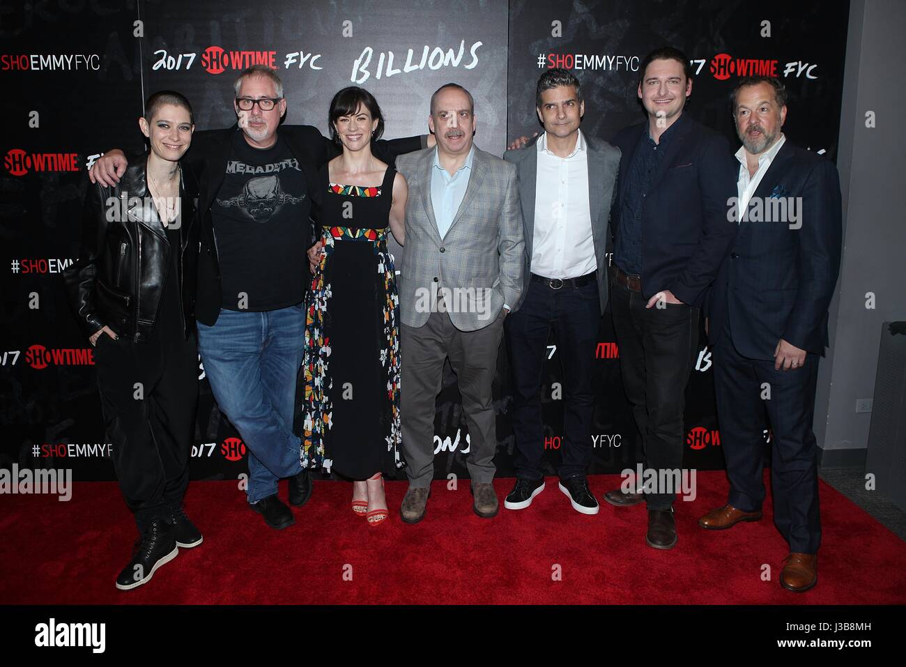 New York, NY, STATI UNITI D'AMERICA. Il 5 maggio, 2017. Asia Kate Dillon, Maggie, Siff Paul Giamatti, David Levin, Toby Leonard Moore e David Costabile frequentare Showtime 'miliardi' per la vostra considerazione evento al NYIT Auditorium maggio su 6, 2017 in New York City. Credito: Diego Corredor/media/punzone Alamy Live News Foto Stock