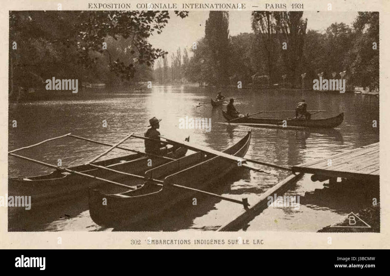 L'esposizione di Parigi del 1931 presentava la piroga malgascia, una barca tradizionale del Madagascar. Questa mostra ha messo in evidenza la cultura marittima e l'artigianato del Madagascar, mostrando il design della piroga e il suo significato nella vita quotidiana malgascia e nelle pratiche di pesca. Foto Stock