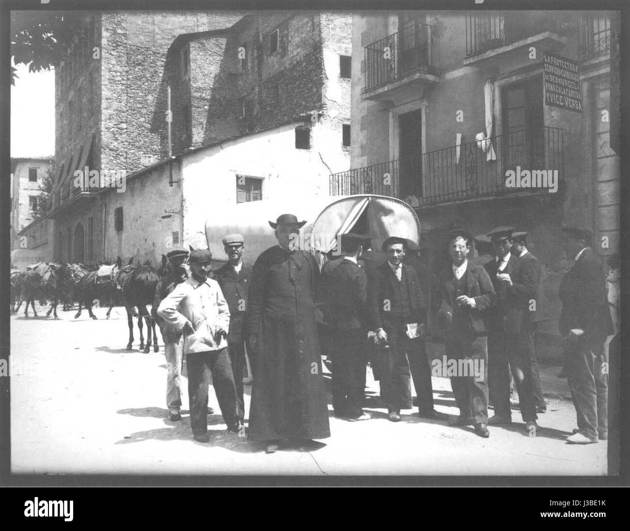 Le Diligencies erano carrozze trainate da cavalli utilizzate nel XVIII e XIX secolo per trasportare passeggeri su lunghe distanze, in particolare in Europa e Nord America. Hanno svolto un ruolo cruciale nello sviluppo dei trasporti durante questo periodo. Foto Stock