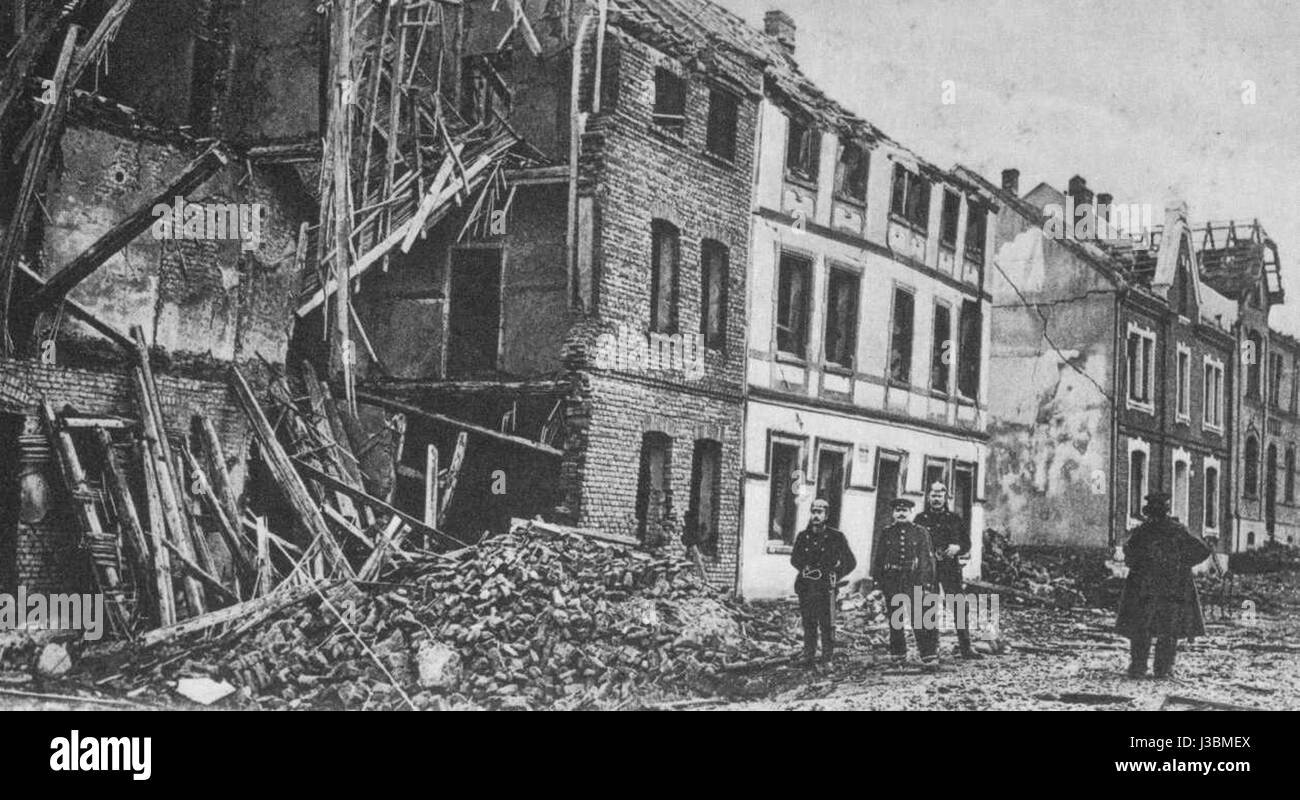 Questa fotografia storica cattura le conseguenze dell'esplosione a Witten, in Germania, nel 1906. L'immagine illustra la distruzione causata dall'esplosione e il suo impatto sull'area circostante. Foto Stock