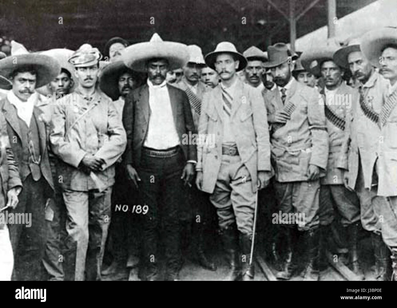 Un'immagine raffigurante Emiliano Zapata, una figura di spicco della Rivoluzione messicana, nella città di Cuernavaca, Morelos, Messico, evidenziando il suo significato storico e il suo legame con la regione. Foto Stock Un'immagine raffigurante Emiliano Zapata, una figura di spicco della Rivoluzione messicana, nella città di Cuernavaca, Morelos, Messico, evidenziando il suo significato storico e il suo legame con la regione. Foto Stock