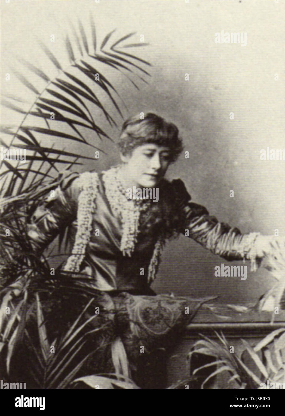 La fotografia di Ellen Terry nel ruolo di Giulietta, scattata nel 1882, cattura l'attrice inglese nel suo iconico ruolo da "Romeo e Giulietta" di Shakespeareâ. La rappresentazione di Giulietta Terryâ è diventata un momento decisivo nella sua carriera e nella storia del teatro inglese. Foto Stock