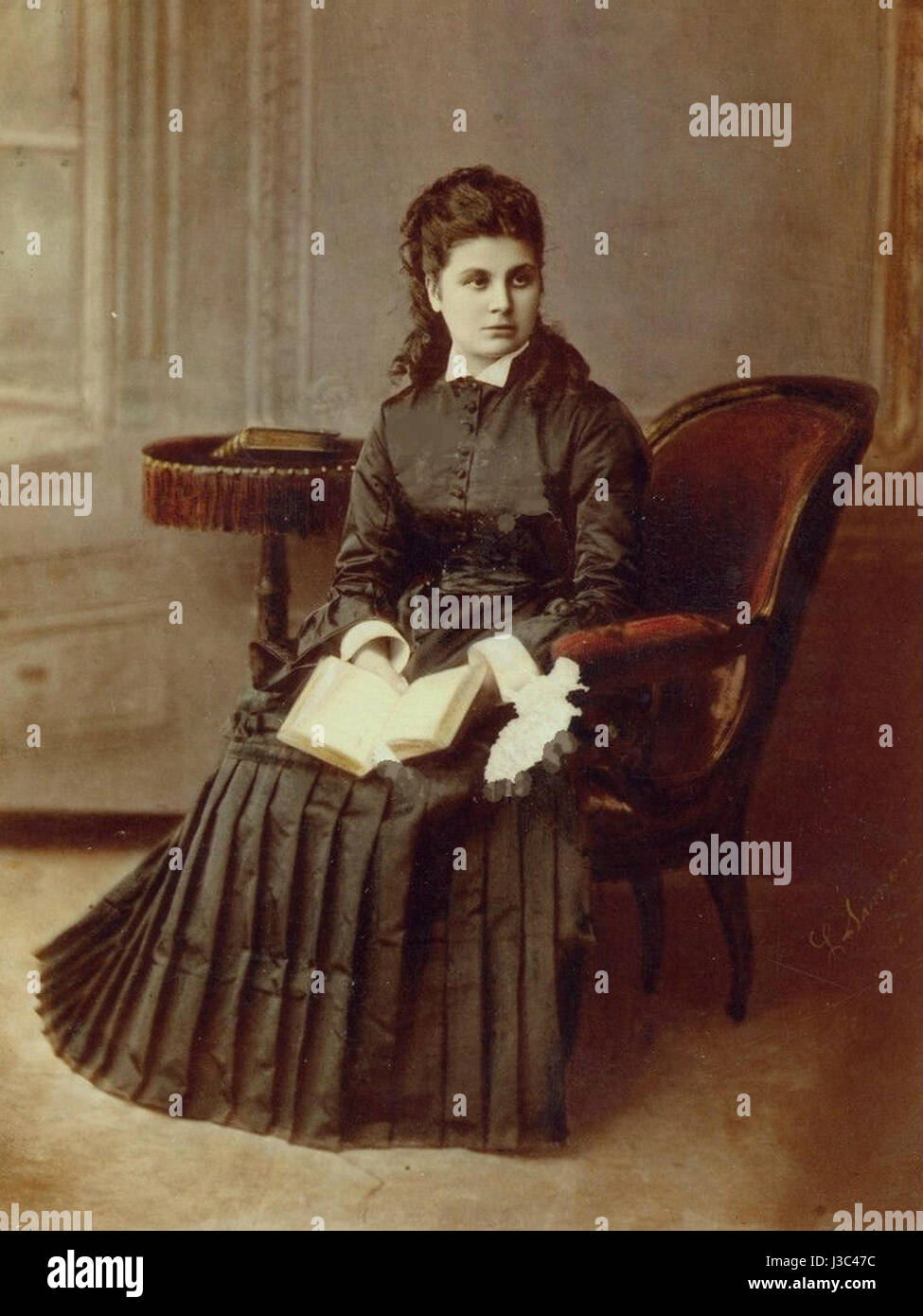 Ella Shervashidze è una figura storica di origine georgiana, nota per il suo coinvolgimento nelle attività culturali e sociali del suo tempo. Fece parte della nobiltà georgiana e contribuì allo sviluppo culturale della Georgia. Foto Stock